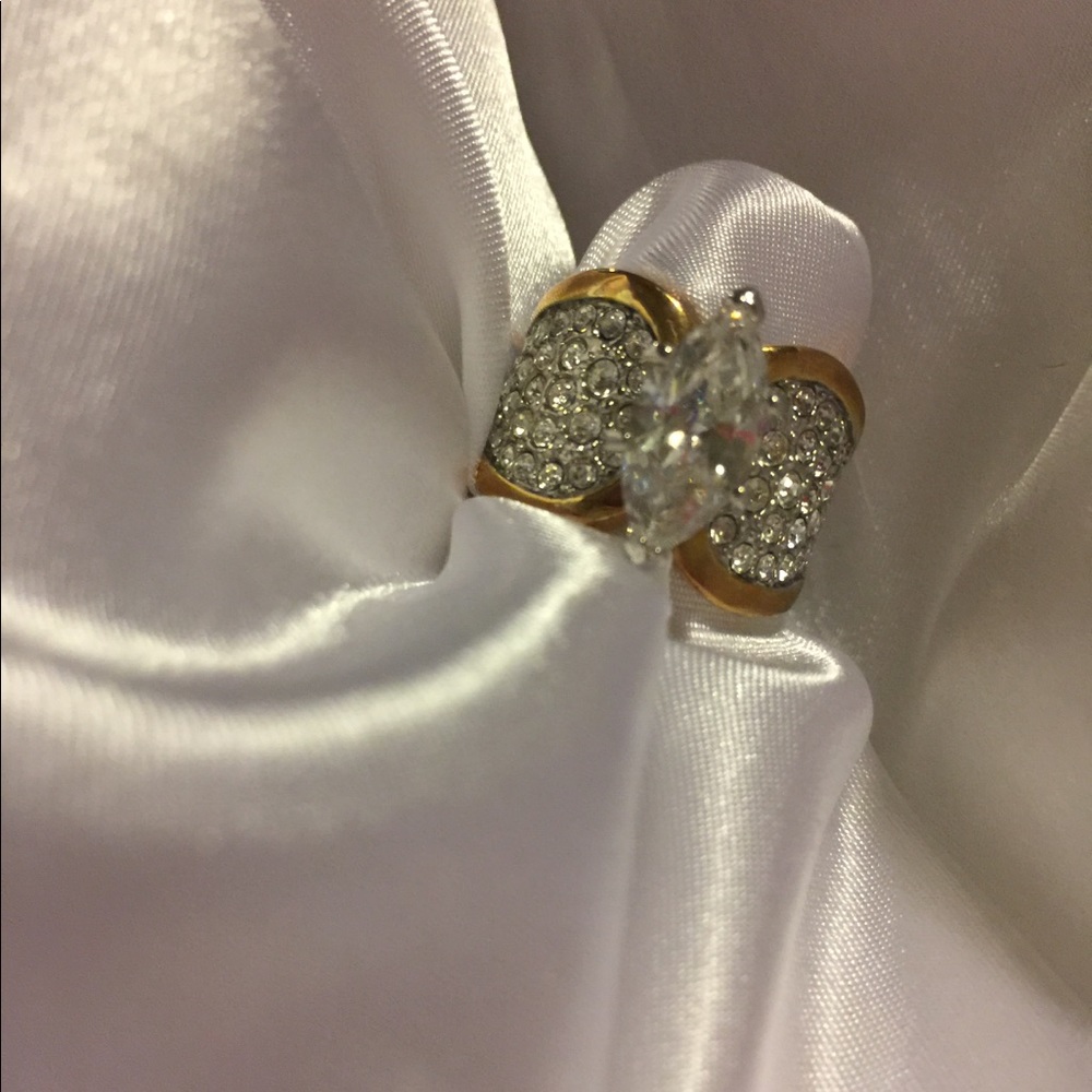 🦋Major Bling Diamonique Cocktail Ring Size 8